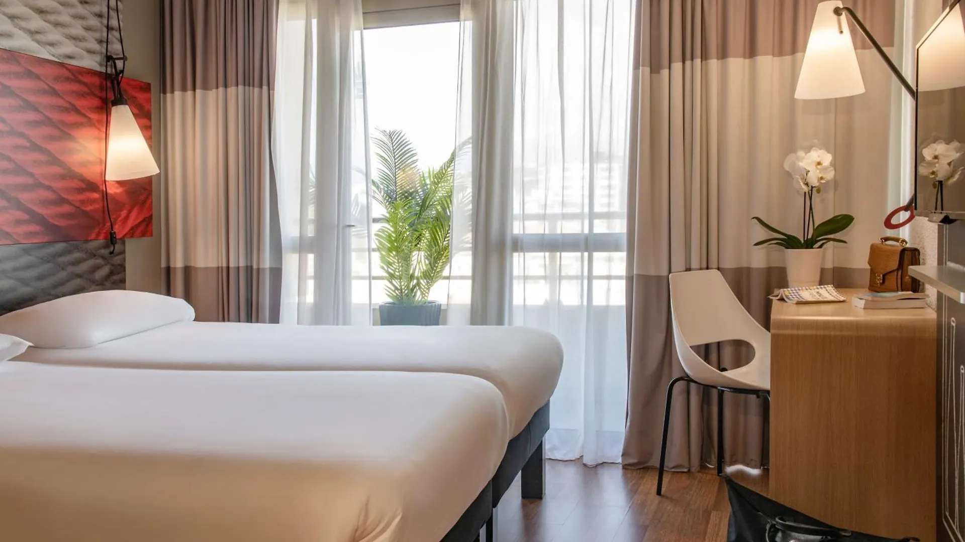 Ibis Cannes Plage La Bocca