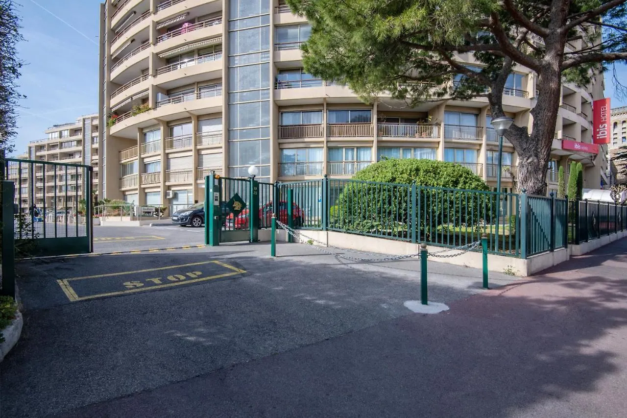 Ibis Cannes Plage La Bocca 3*,