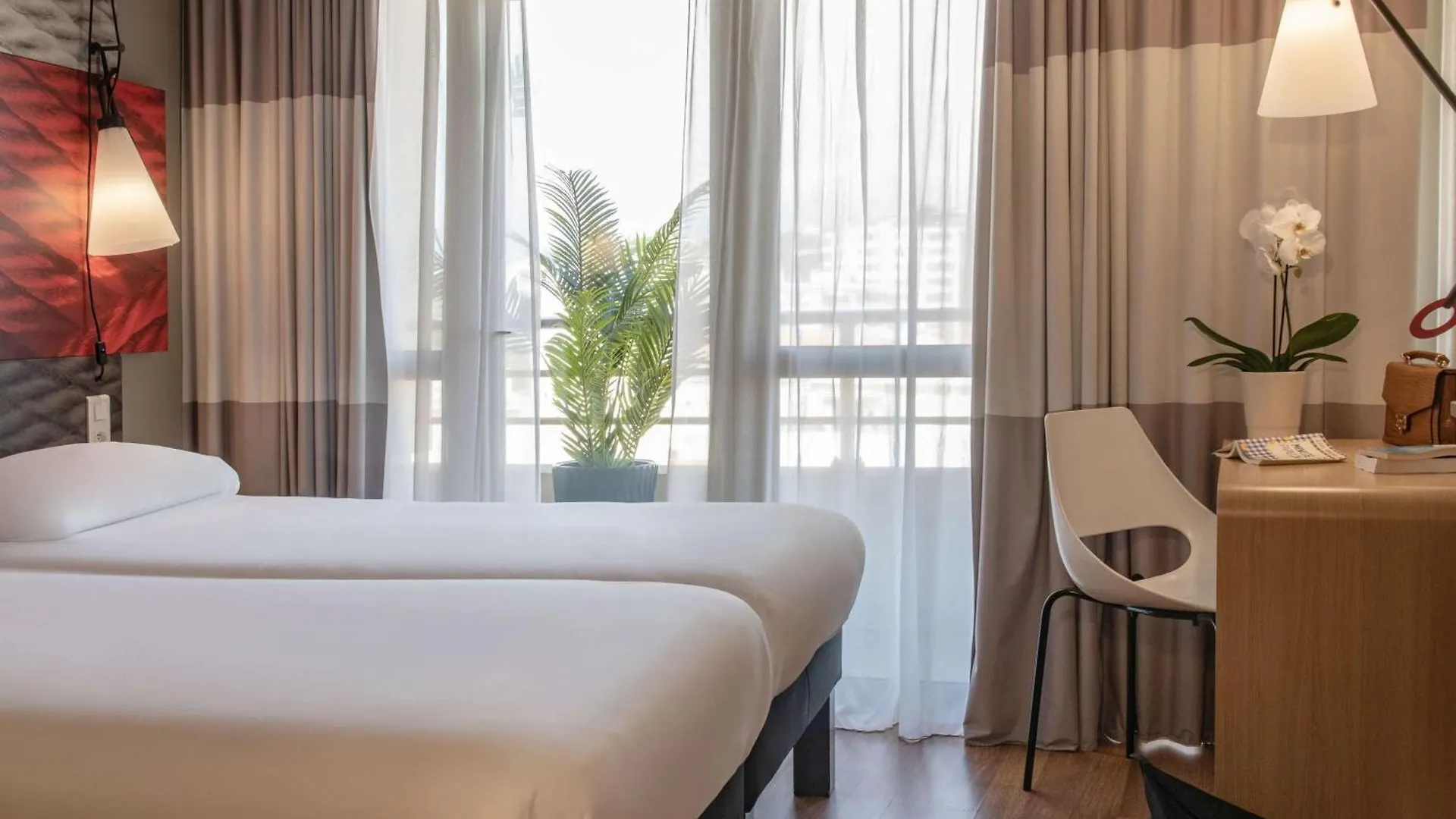 Ibis Cannes Plage La Bocca
