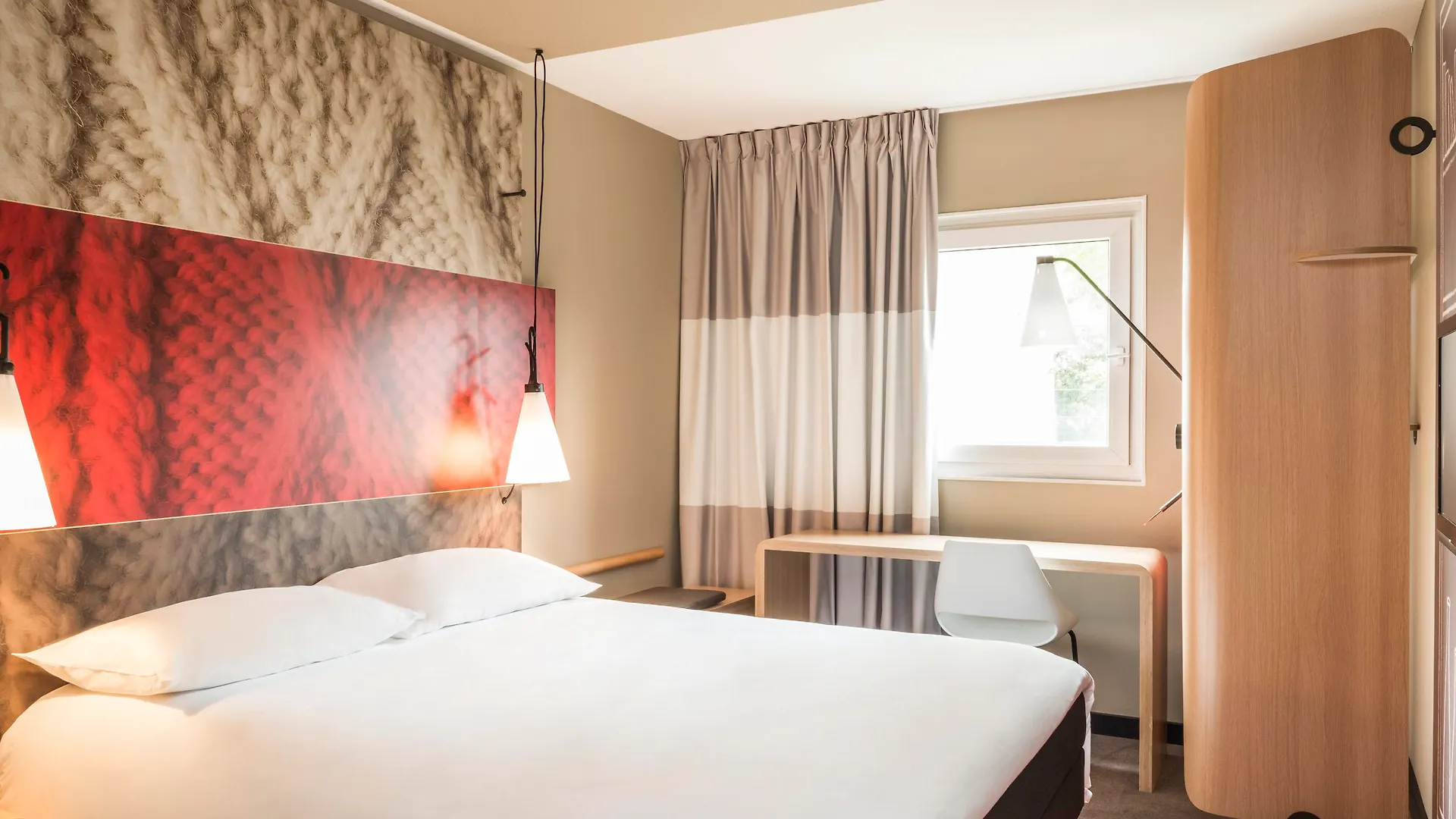 Ibis Cannes Plage La Bocca 3*,  France